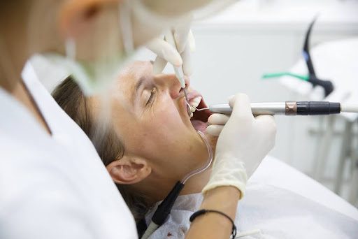 dentist measure gum pocket depth